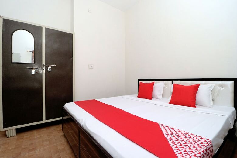 Hotel Oyo 37097 Raj Apartments