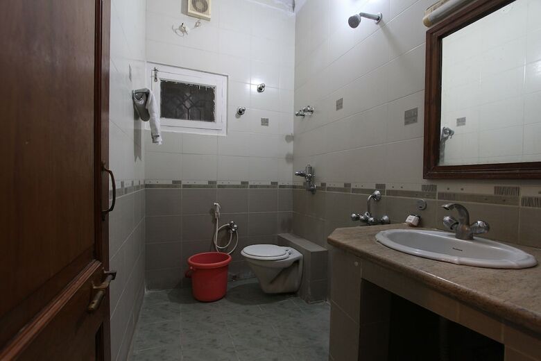 Oyo 35457 Hotel Kubera Palace