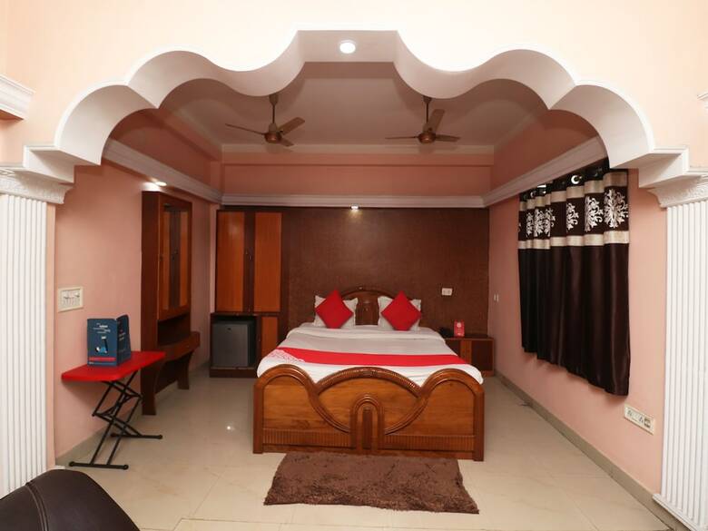 Oyo 33455 Hotel Shivam