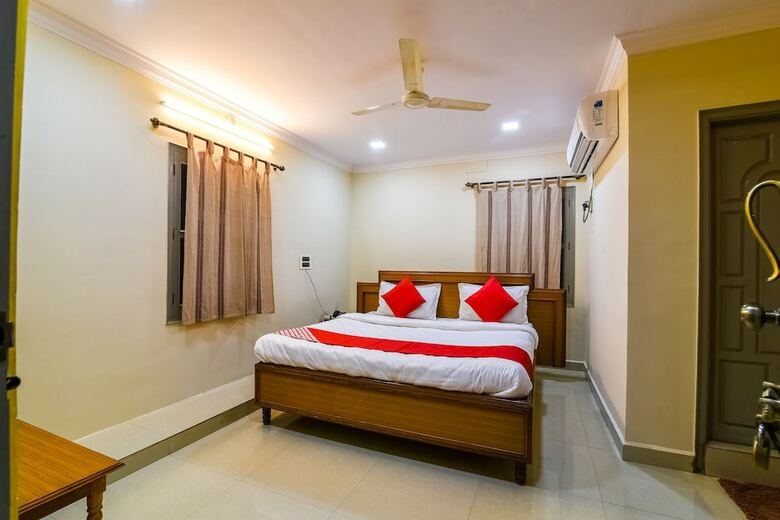 Hotel Oyo 37221 Pujitha Residency