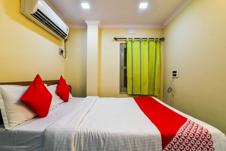 Hotel Oyo 37221 Pujitha Residency