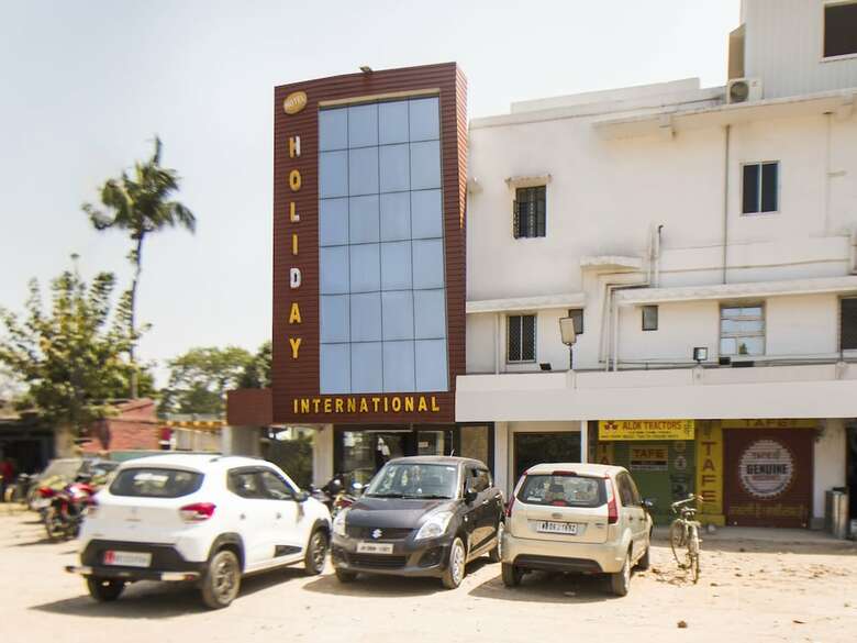 Oyo 33503 Hotel Holiday International