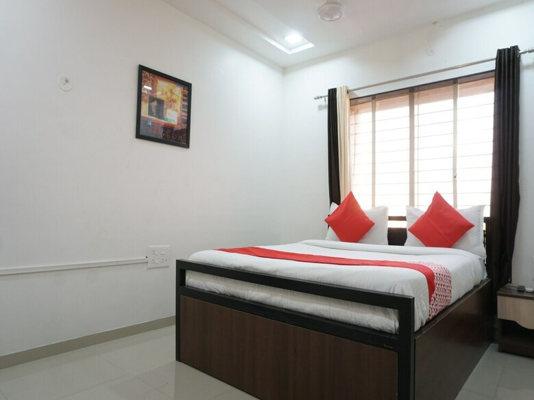 Hotel Oyo 38523 Royano Inn