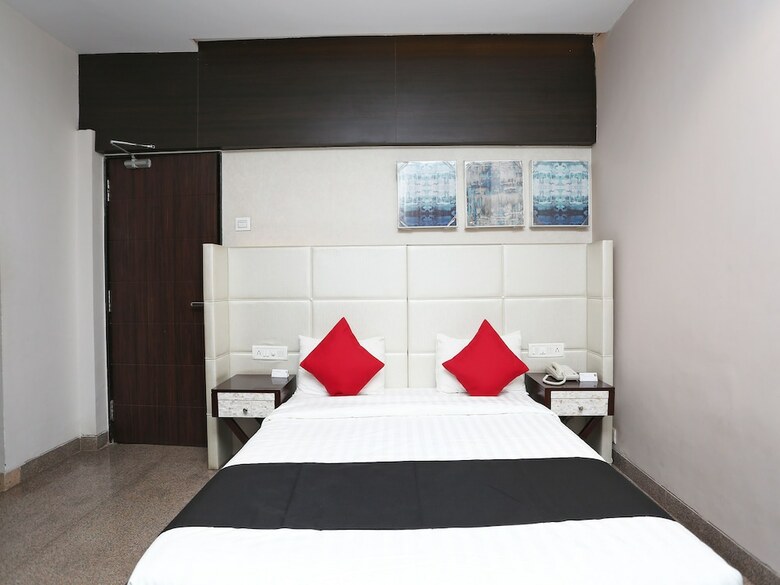 Hotel Oyo 38400 Gaurav Garden