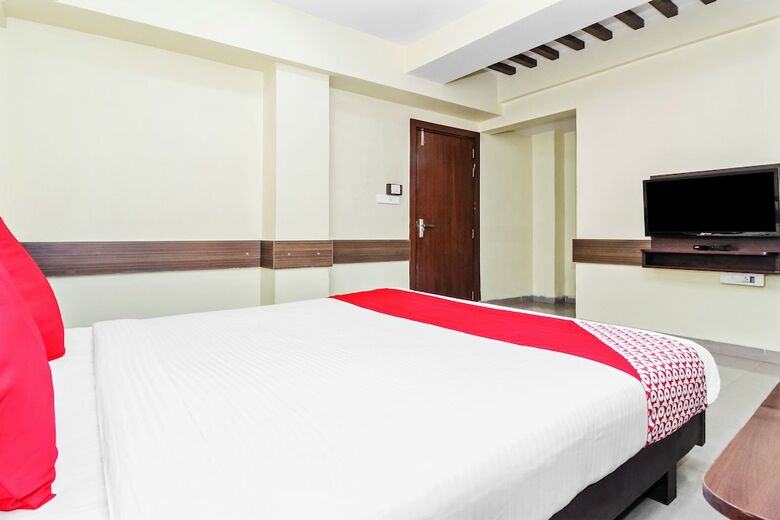 Oyo 30537 Hotel Megharaj