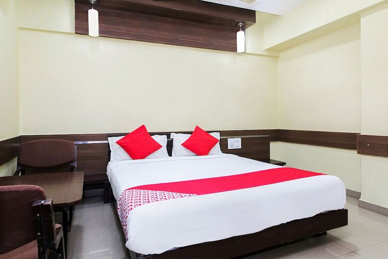 Oyo 30537 Hotel Megharaj