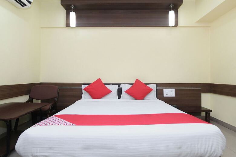 Oyo 30537 Hotel Megharaj