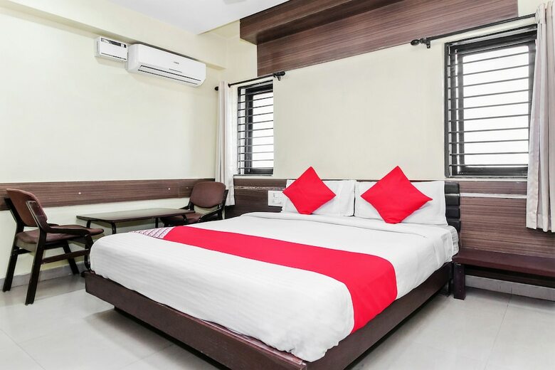 Oyo 30537 Hotel Megharaj