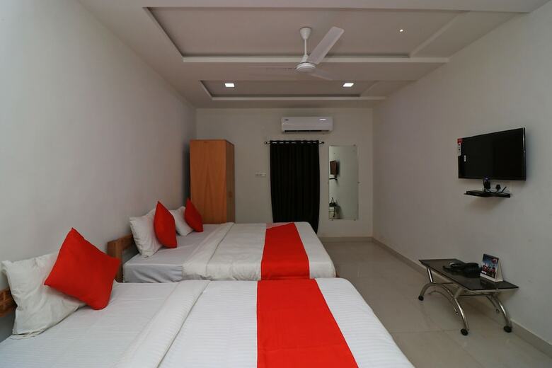 Hotel Oyo 39764 Mahendra Greens