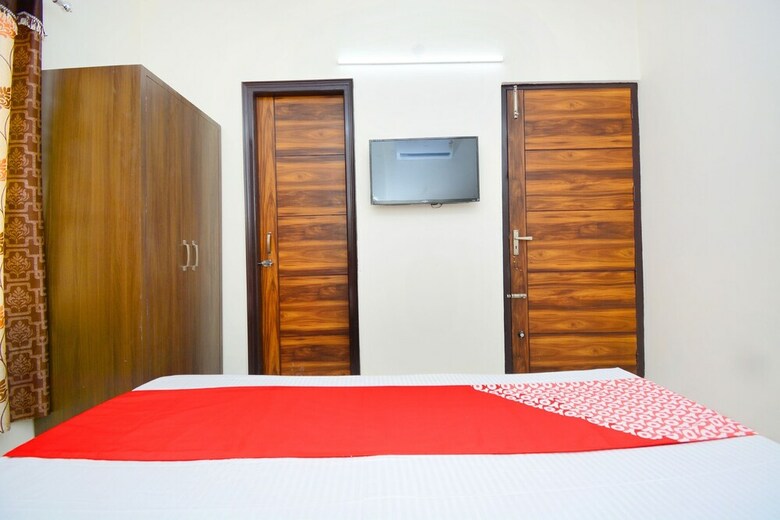 Oyo 38787 Hotel Red Rose