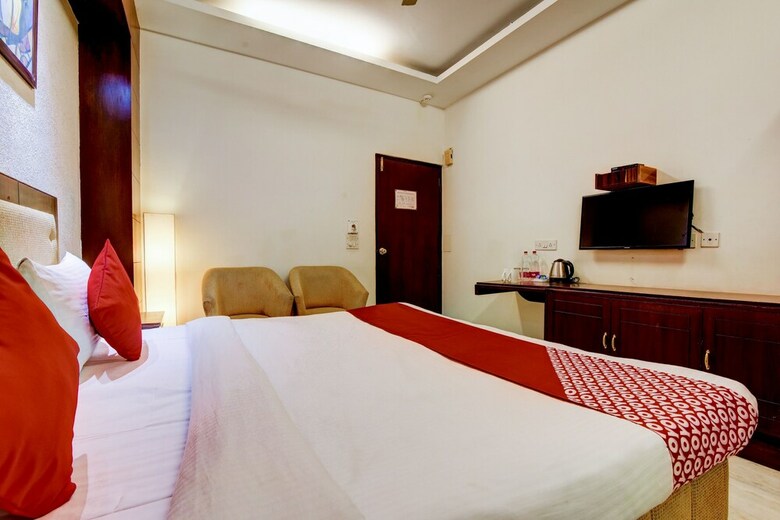 Oyo 39725 Hotel Regent Continental