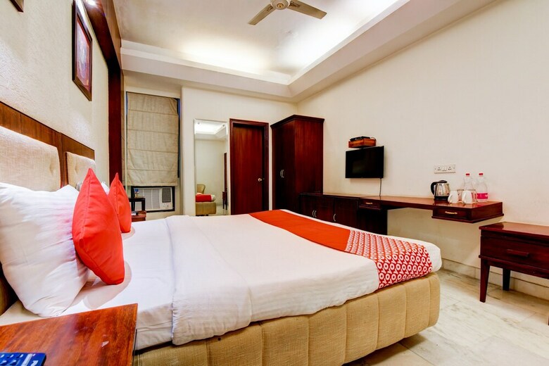 Oyo 39725 Hotel Regent Continental