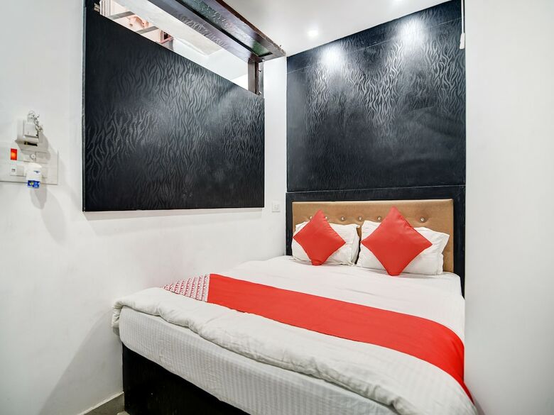 Hotel Oyo 38853 S Sumangalam Palace