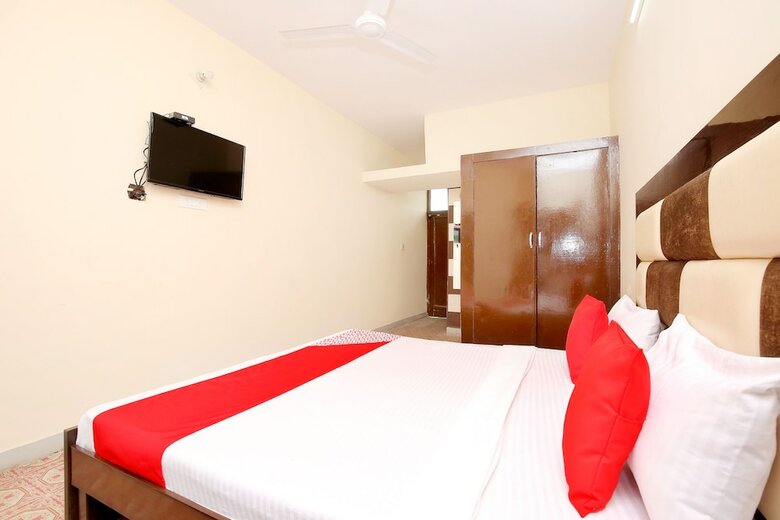 Oyo 39755 Hotel Holiday Resort