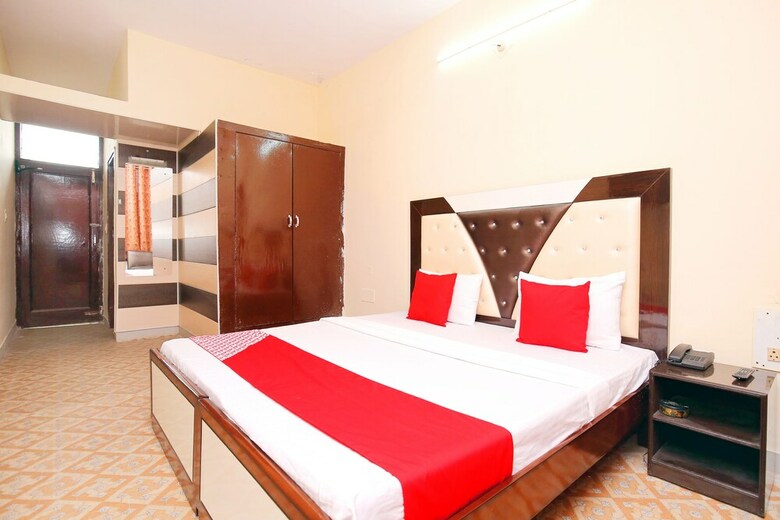 Oyo 39755 Hotel Holiday Resort