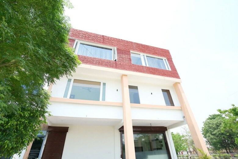 Oyo 40417 Hotel Grand Taj