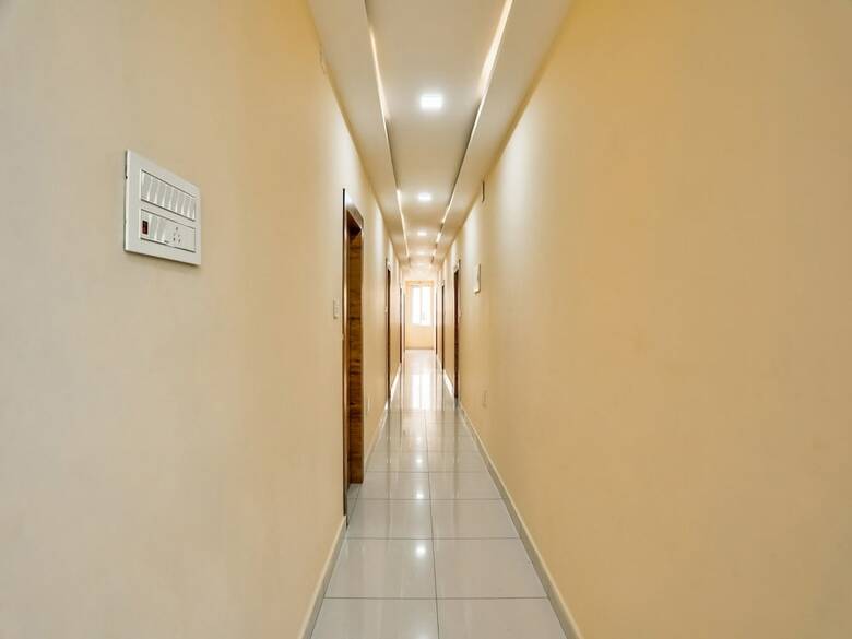 Hotel Oyo 40762 Sr Grand