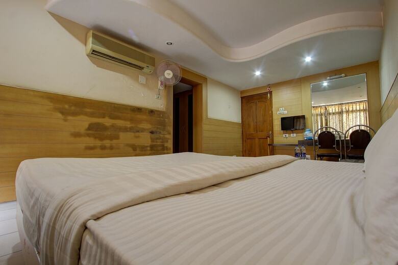 Spot On 40409 Hotel Rajsangam International