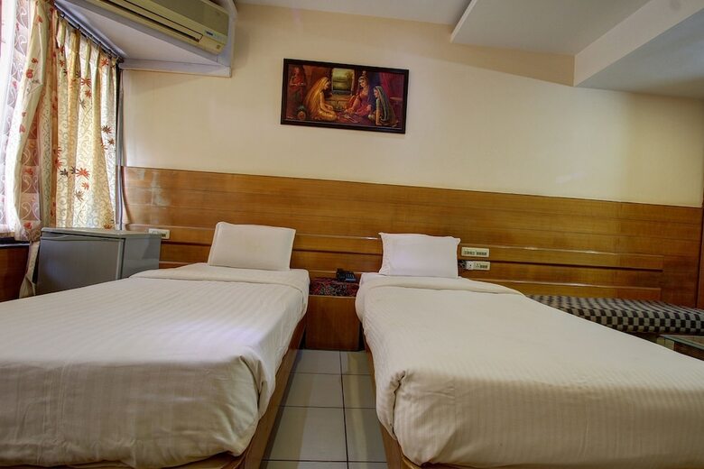 Spot On 40409 Hotel Rajsangam International