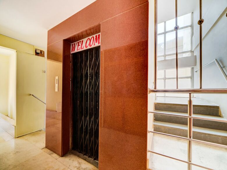 Oyo 40720 Hotel Srs Regency