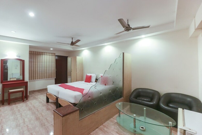 Oyo 43893 Uhome Hotel Pvtltd