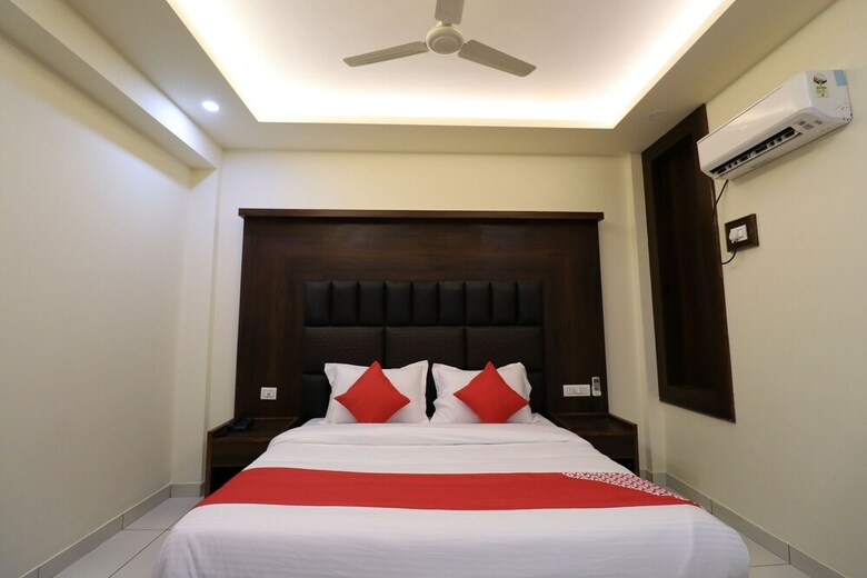 Oyo 37959 Hotel Royal Stay