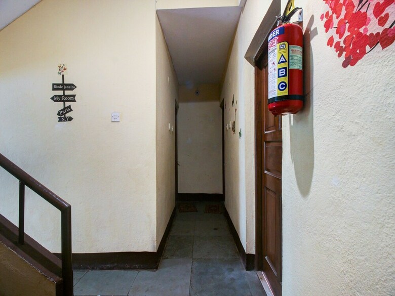 Hotel Oyo 42077 Log Inn