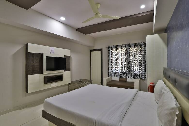Spot On 39371 Hotel Sapna