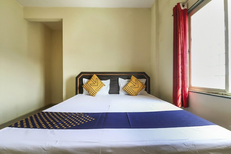 Spot On 37864 Royal Stone Hotel