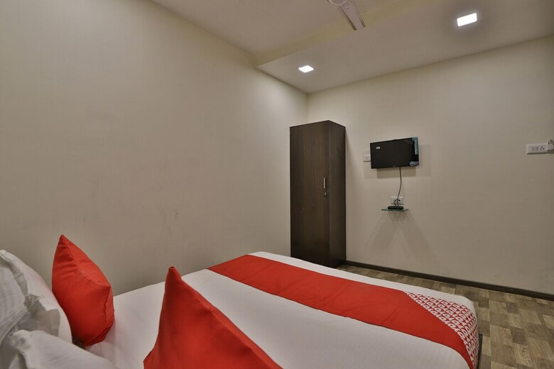 Hotel Oyo Flagship 30564 Ripple Mall