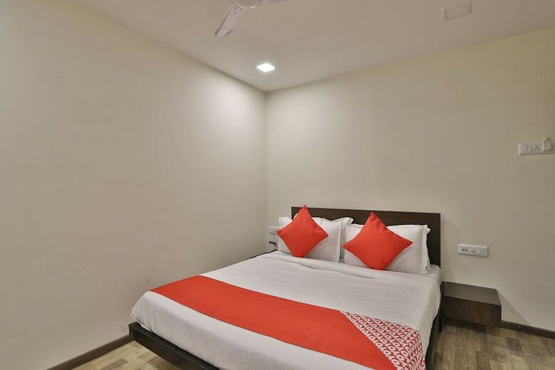 Hotel Oyo Flagship 30564 Ripple Mall