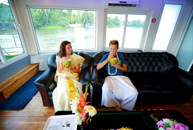 Hotel Indiavacationz Houseboat