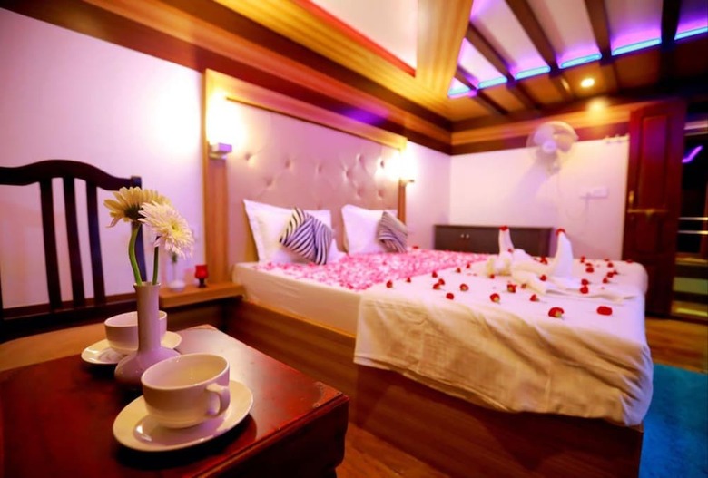 Hotel Indiavacationz Houseboat