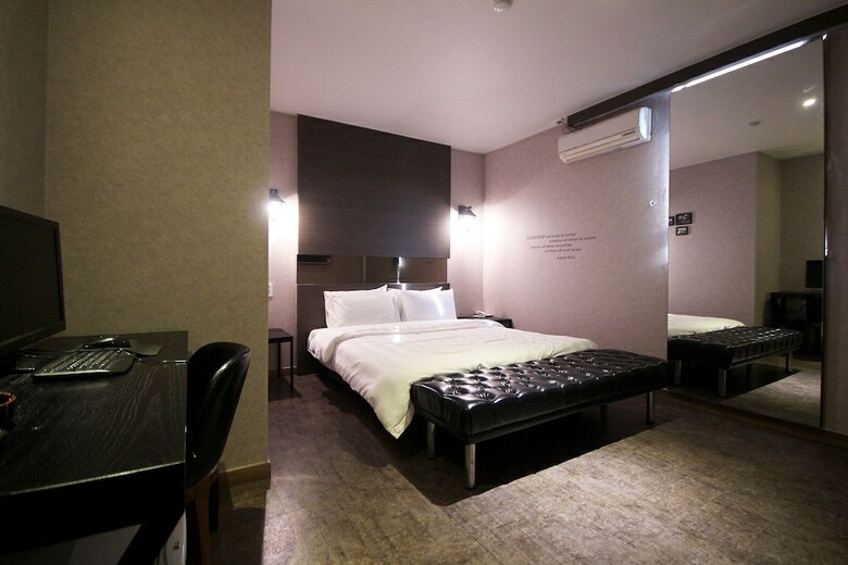 Paradise Hotel