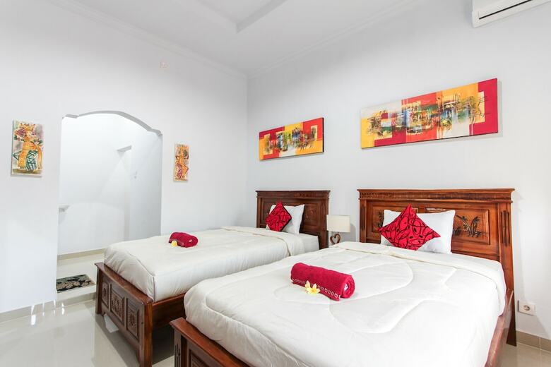 Hotel Two Made's Guest House