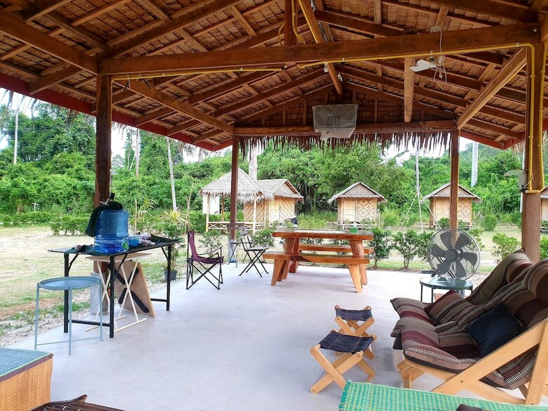 Hotel Samui Caravans Hill Camp