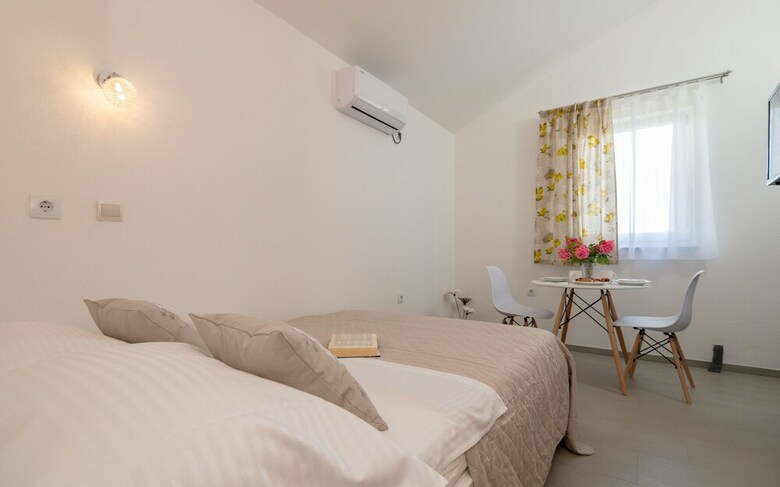 Apartments Livaja