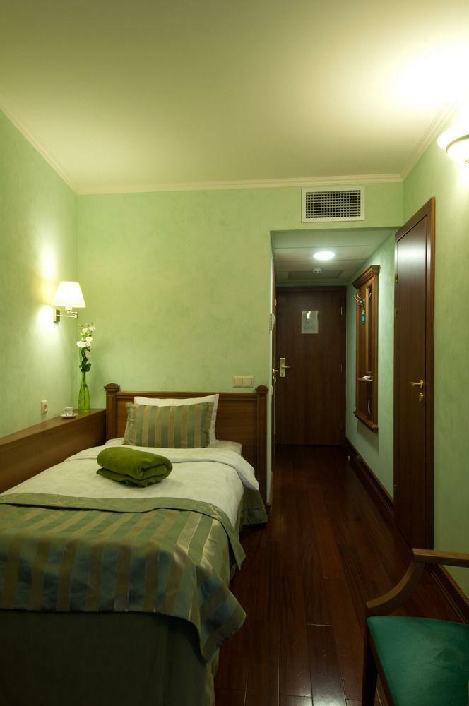 3 Mosta Hotel