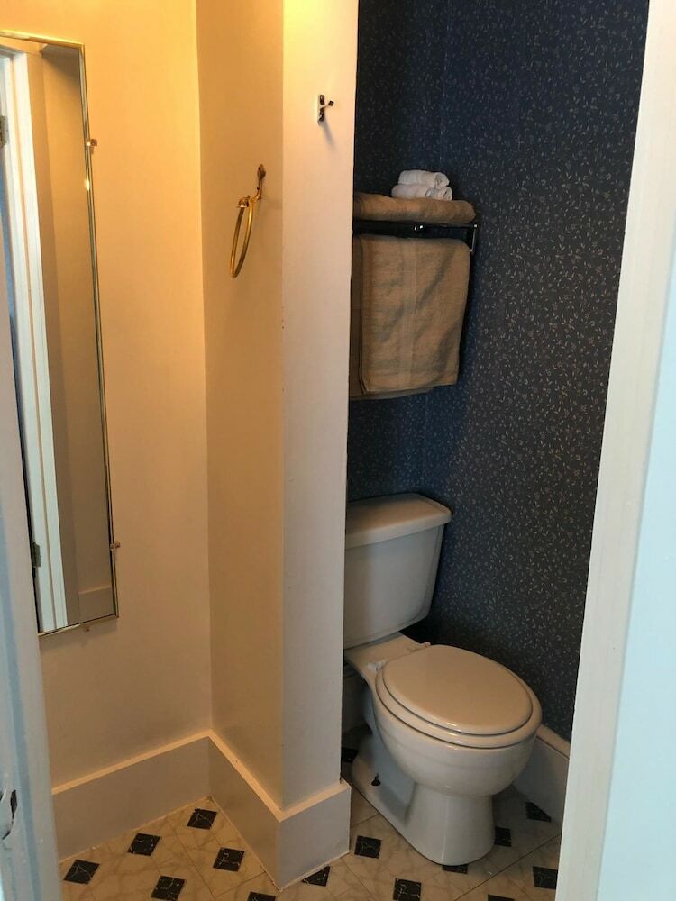 Reynolds House Inn & Motel