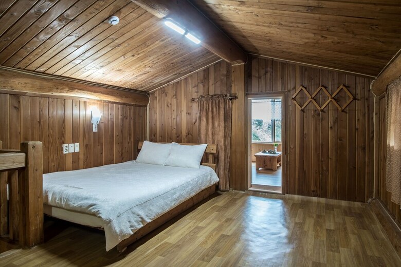 Jeju Seogwipo Log House Pension