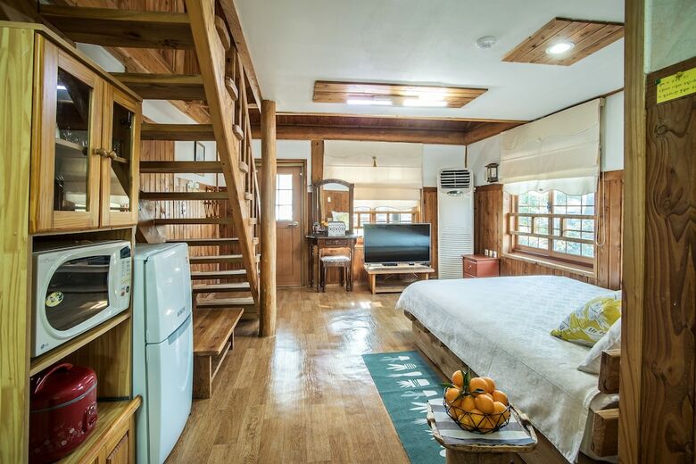 Jeju Seogwipo Log House Pension