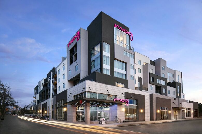 Hotel Moxy Nashville Vanderbilt Area