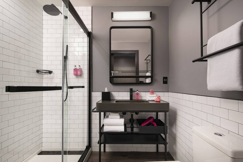 Hotel Moxy Nashville Vanderbilt Area