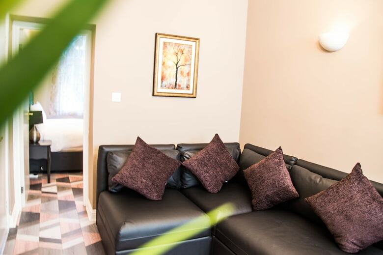Montgomery Apartments - Crighton