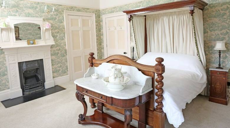 Bed & Breakfast Llangattock Park House