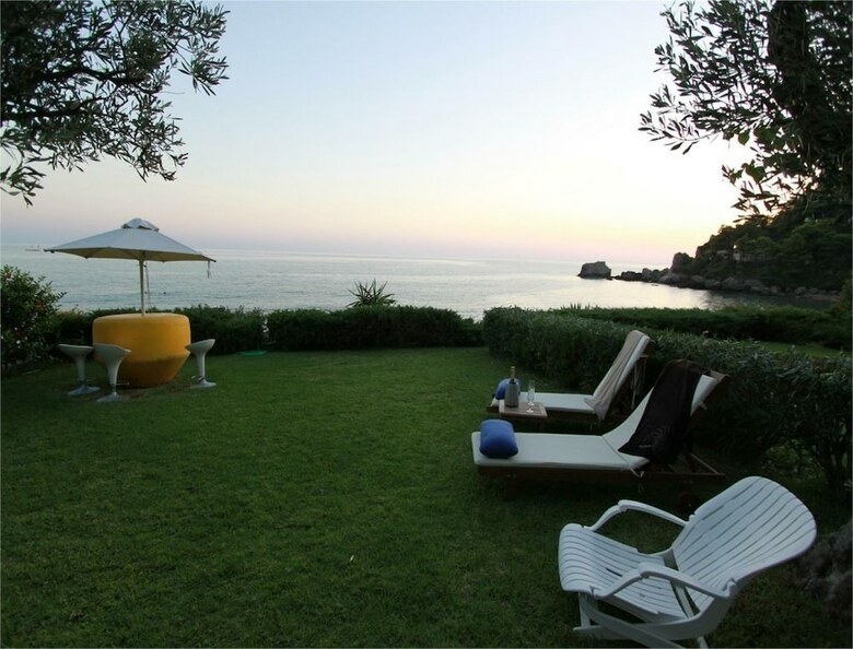Beachfront 2 Bedroom Luxury House