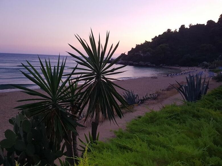 Menigos Aa1g No52 Beachfront 3bdr Villa