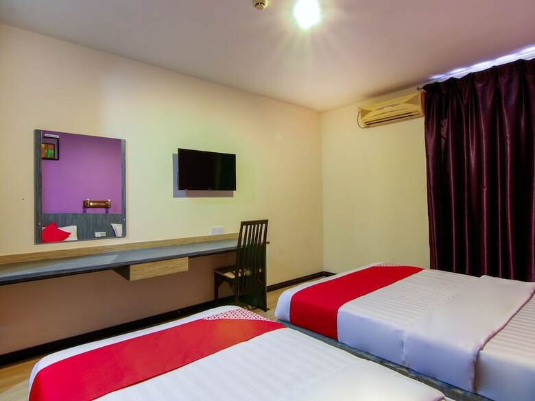 Oyo 43930 Hotel Esplanade