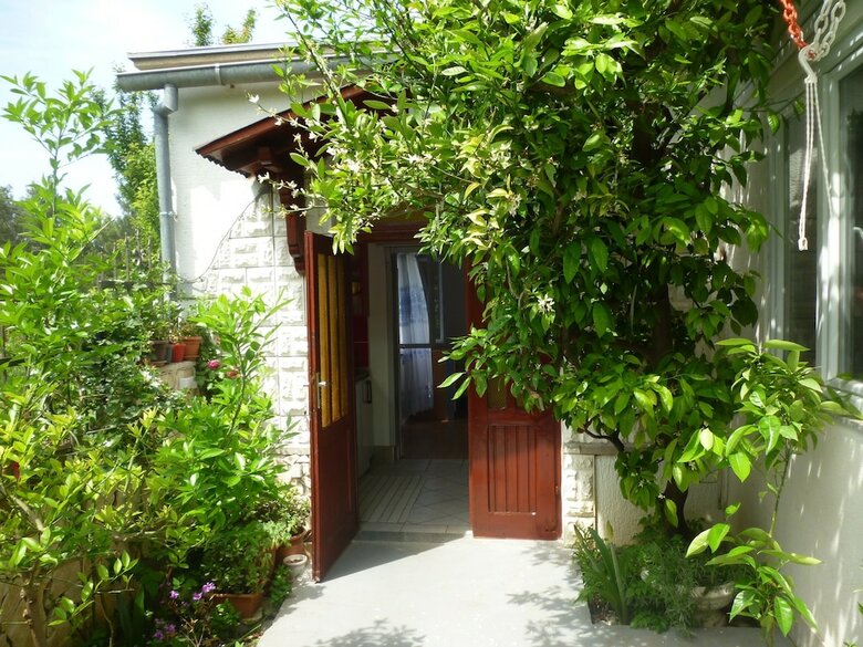 Apartment Tinka-with Beautiful Garden Area