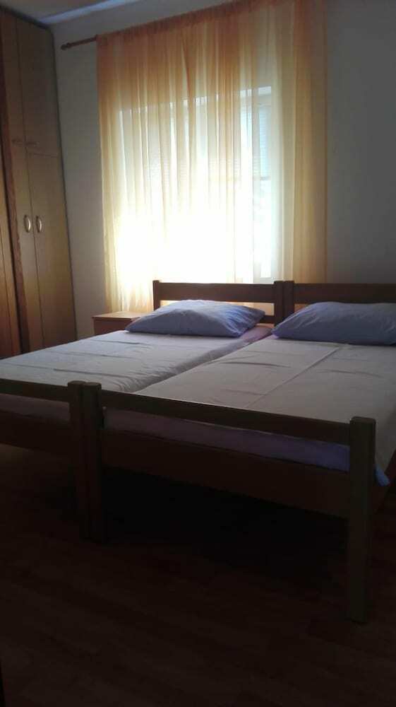 Apartment Tinka-with Beautiful Garden Area